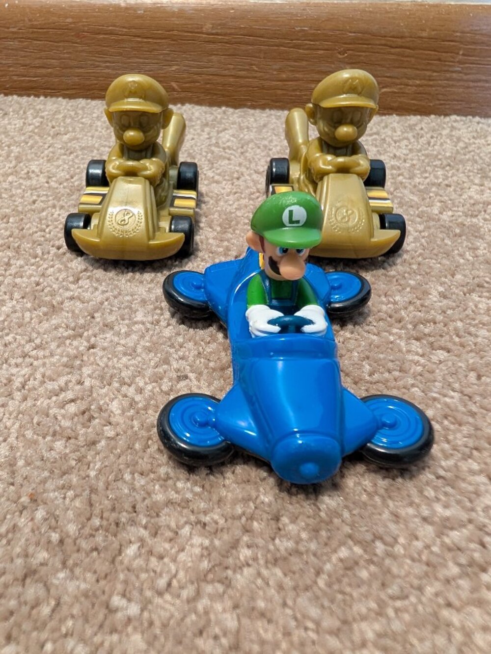 McDONALD'S MARIO KART 2 Gold Mario Kart and Luigi